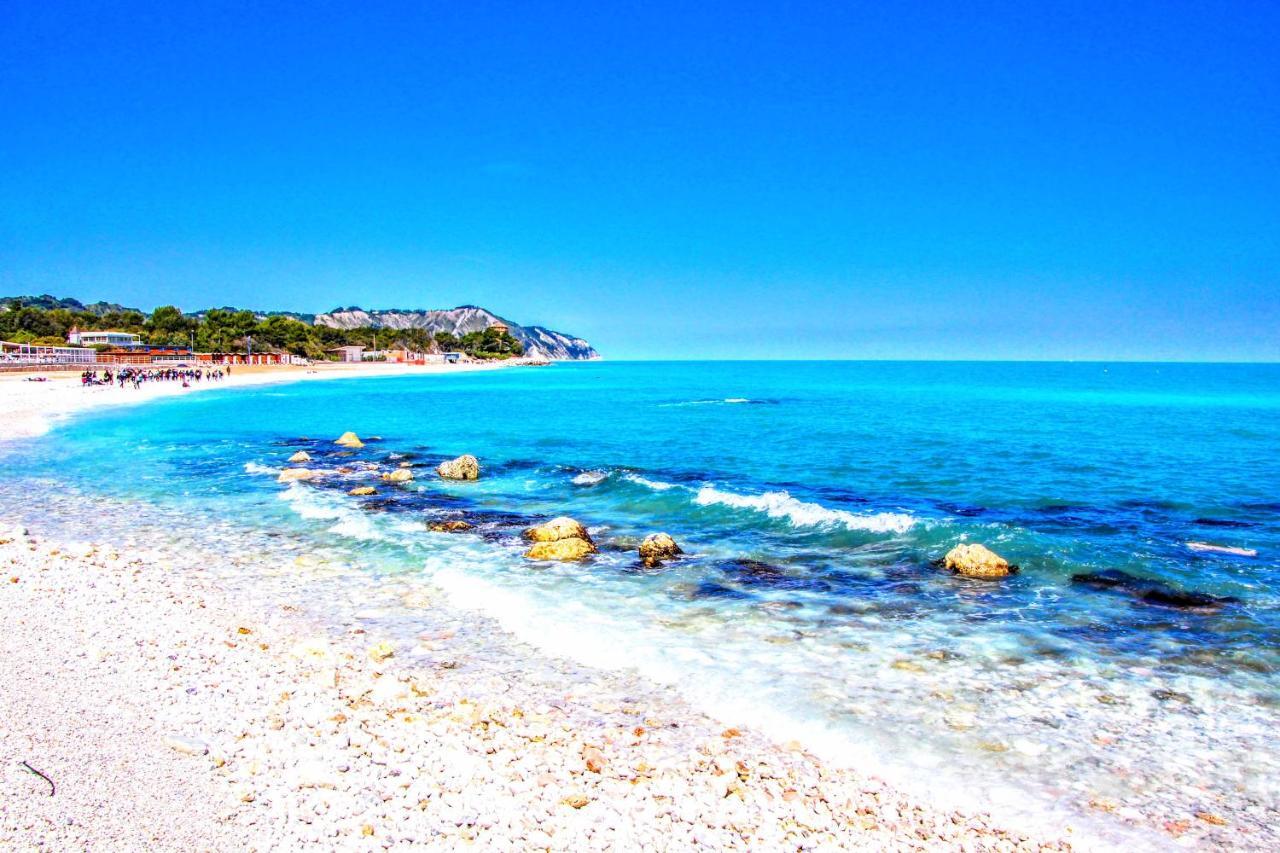 Agriturismo Rosa Antica Monte San Vito Bagian luar foto